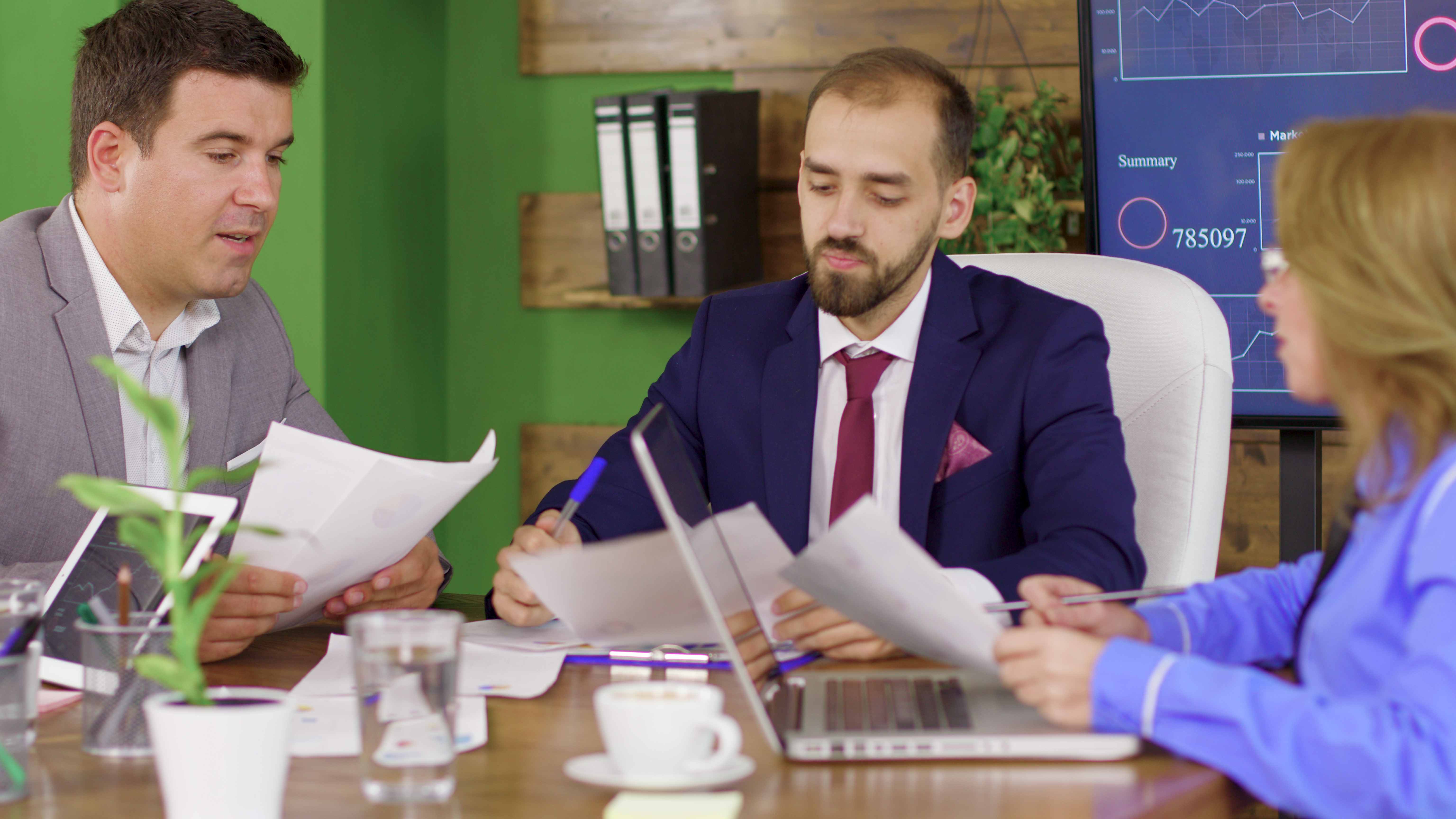 Правовые и налоговые аспекты: что учитывать при выборе